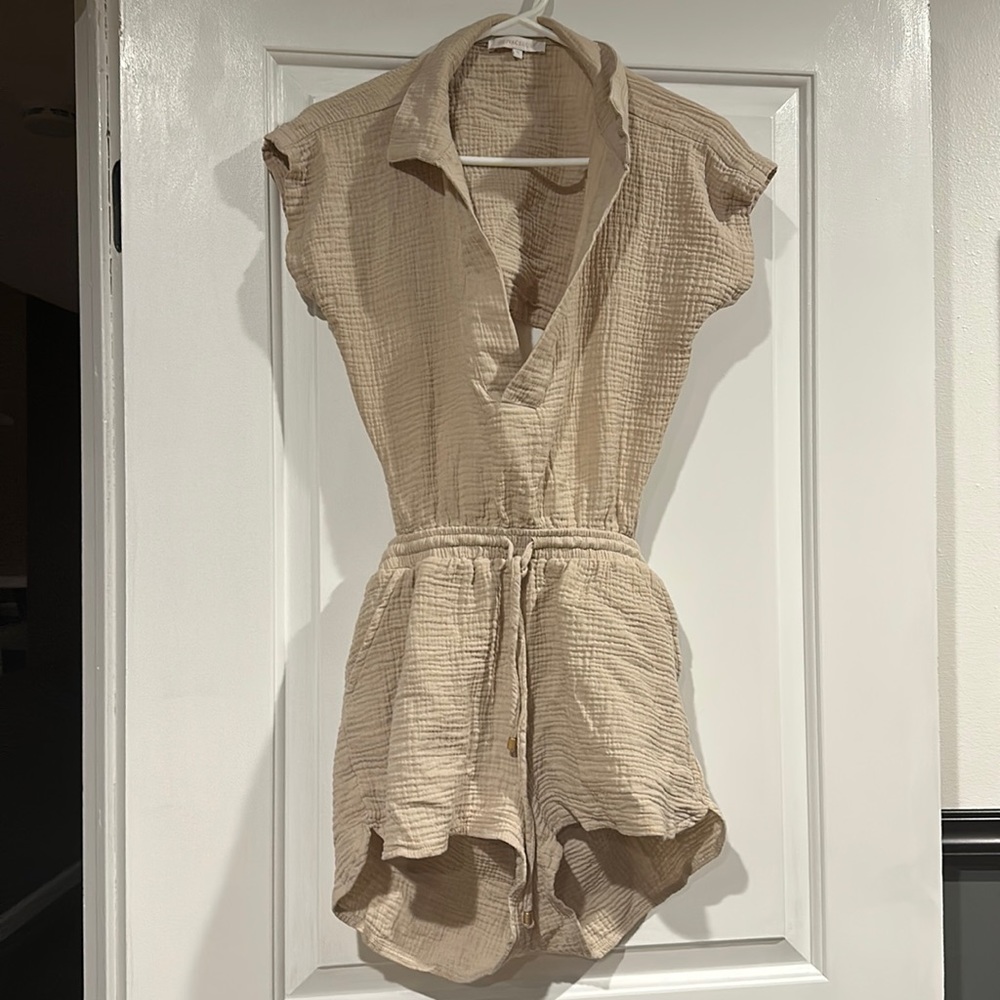 Beige romper olivaceous